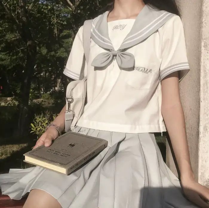 穿越被卡时空裂缝，挂机亿万年